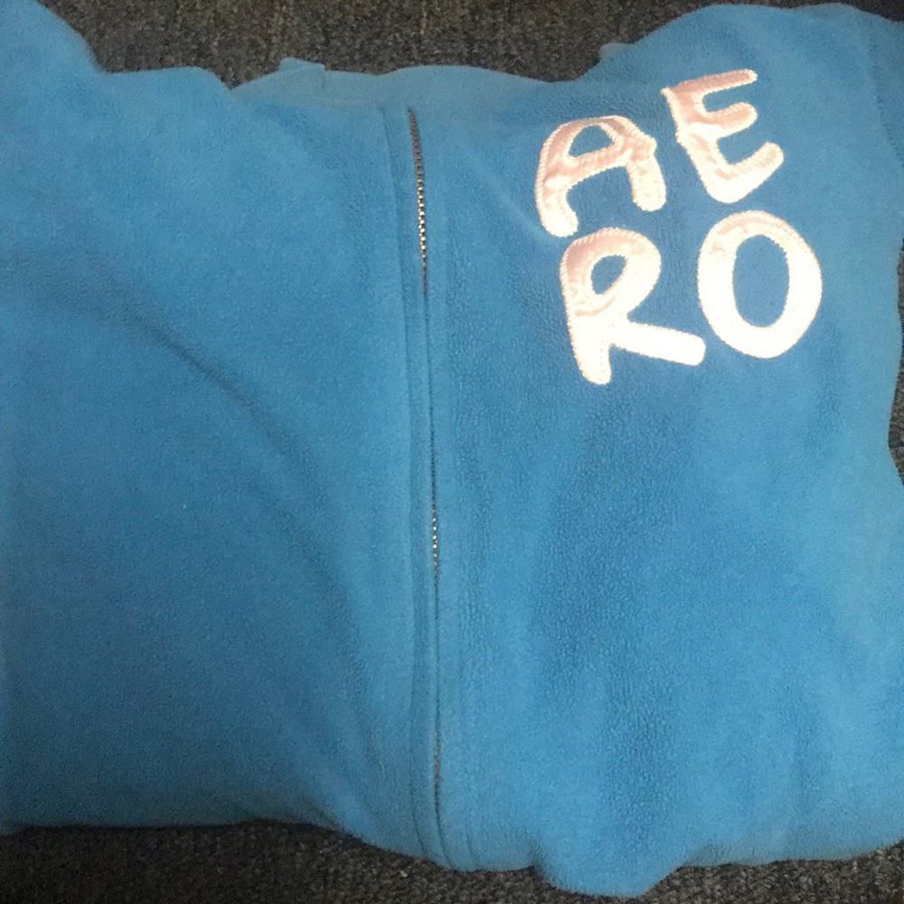 Soft blue aero zip